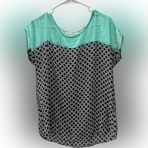 Maurice’s shirt size large